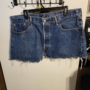 WOMANS LEVIS RAW HEM DENIM MINI SKIRT SZ 38